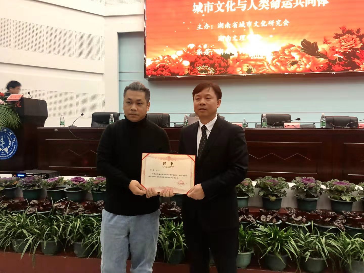 隆飛影視,宣傳片拍攝,專題片拍攝,隆飛影視文化傳播,常德紀(jì)錄片拍攝,宣傳片拍攝價格,沅澧美味167,常德梨園頌,梨園頌